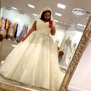 Plus size Stunning Cream Wedding Gown